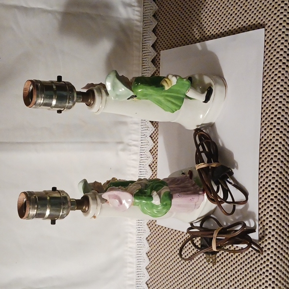 Vintage Beautiful Porcelain Victorian Couple Figurine Lamps (Works) - Picture 4 of 10